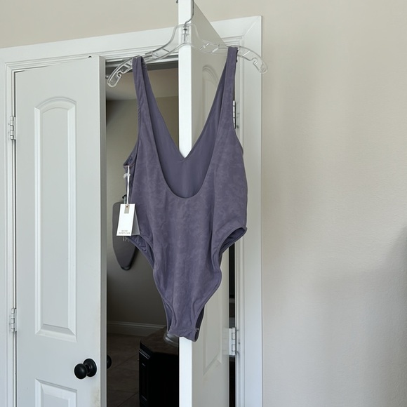 Good American - Picture 2 of 3